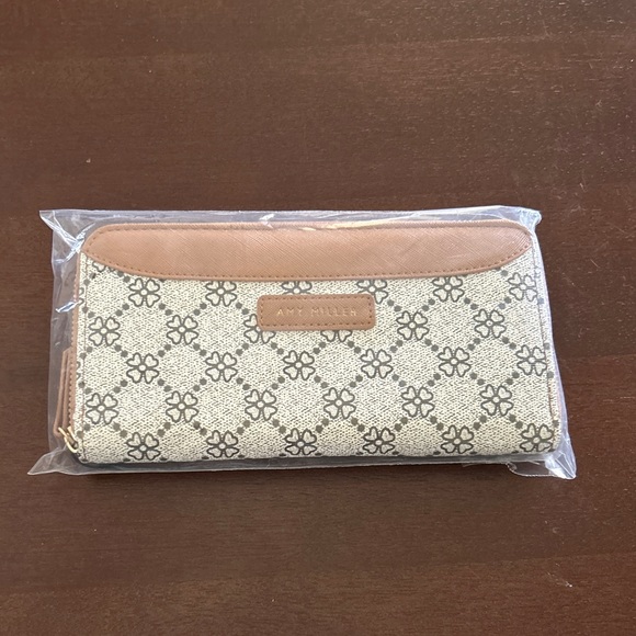 Amy Miller Handbags - Amy Miller wallet NWT